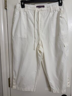 Gloria Vanderbilt White Capri Pants